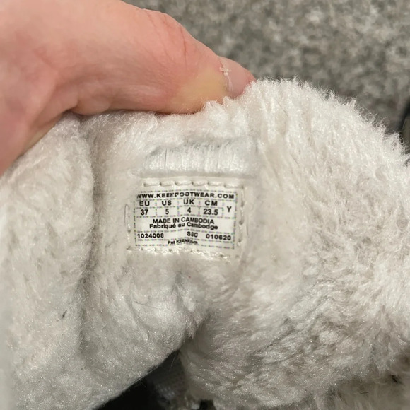 Keen insulated winter boots, youth size 5 - Picture 11 of 11